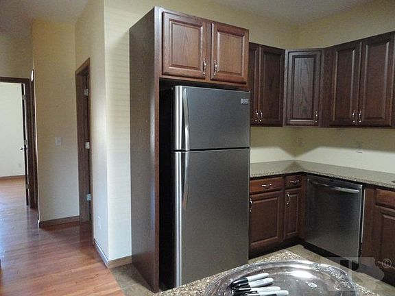 5th image of 304 N 1st St