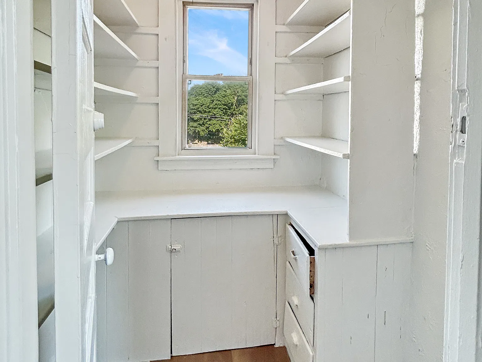 3 bed, 1100 sqft, $1,695 — Photo 3