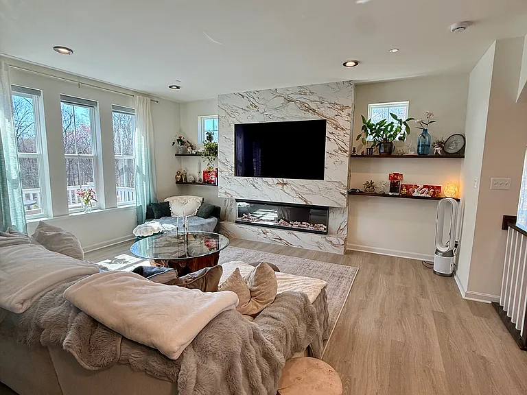 10400 Ashley Heights Way — Photo 12