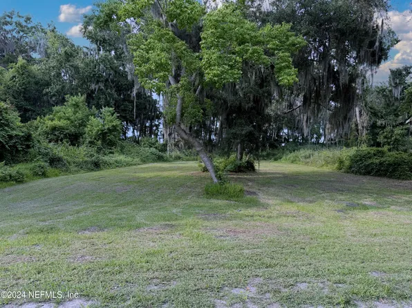 330 RIVIERA Drive, Crescent City, FL 32112
