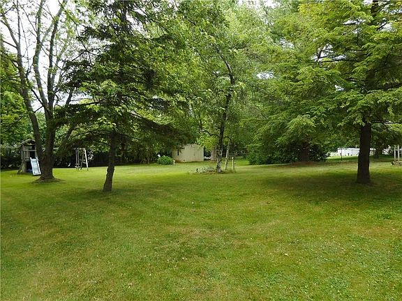 2nd image of 15 Glen Acre Dr