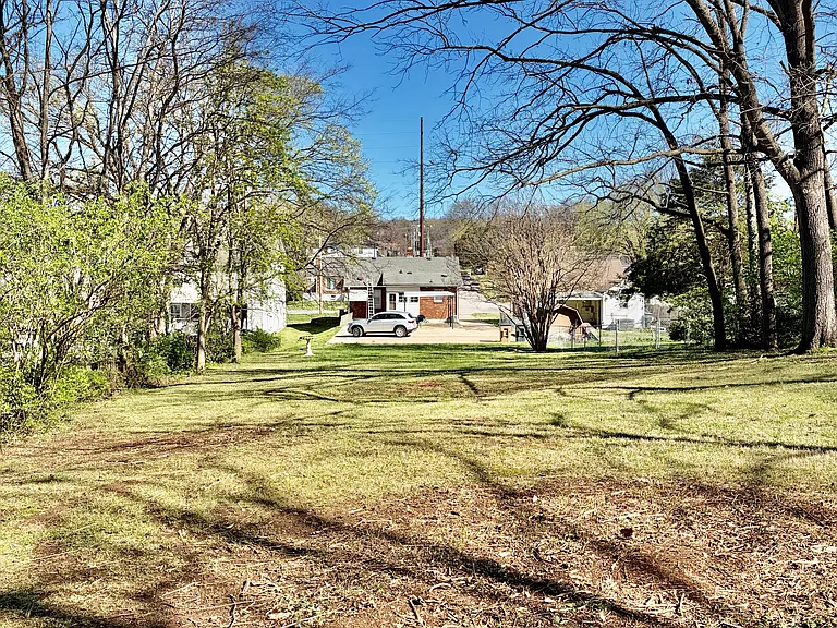 3901 Murphy Rd — Photo 3