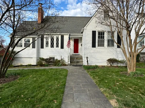 1406 N Glebe Rd, Arlington, VA 22207