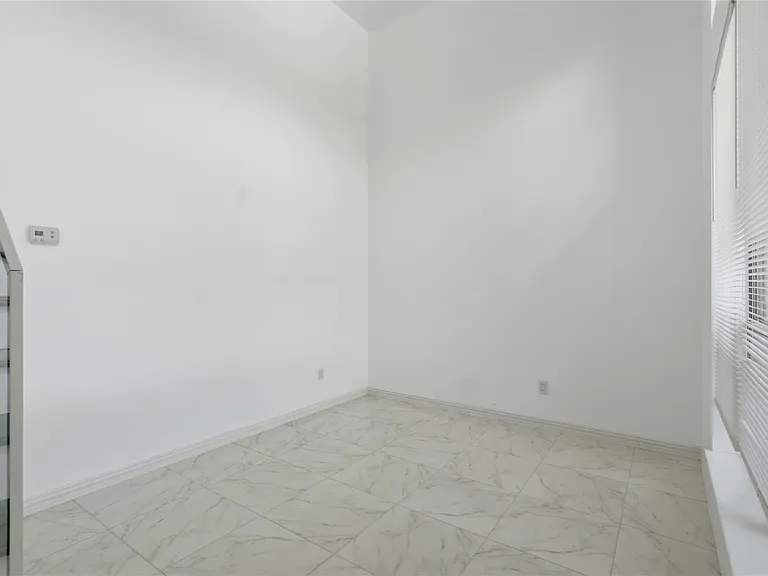 5001 Spicewood Dr — Photo 4