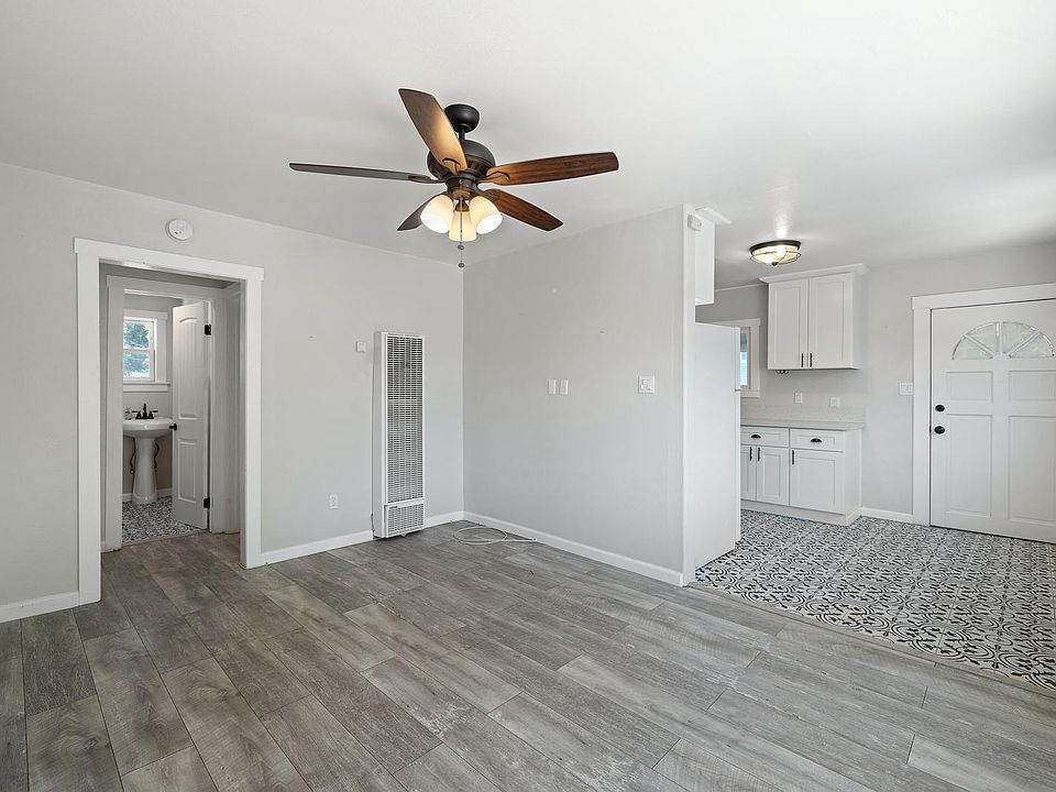 Spacious living room