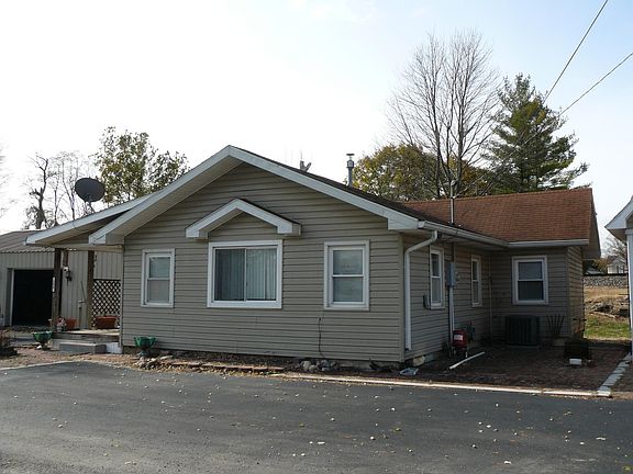 3rd image of 204 S Railroad Ave