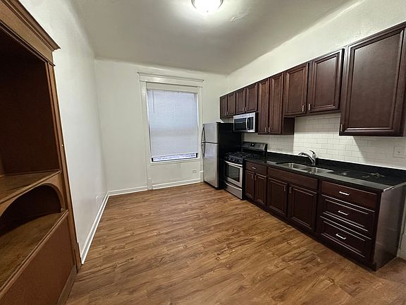 2nd image of 1011 S Oakley Blvd APT 1F