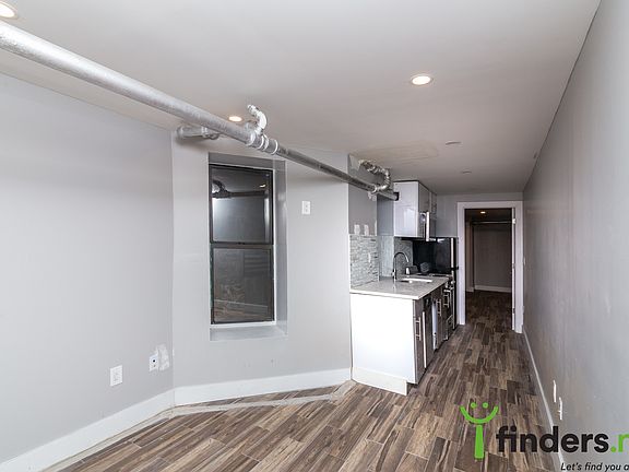 4th image of 510 Jackson Ave #Basement