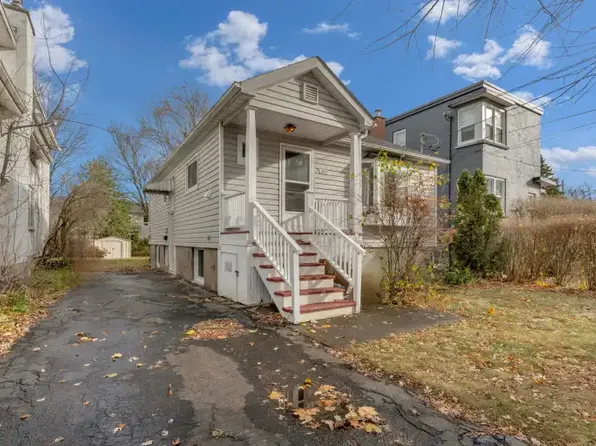 263 College St #1A, Kingston, ON K7L 4M1