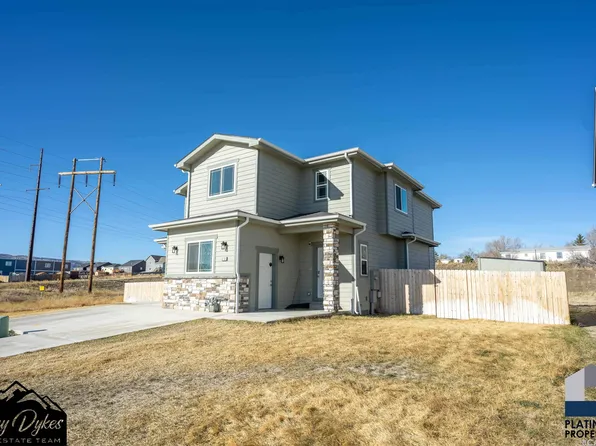 670 Badger Ln, Mills, WY 82644