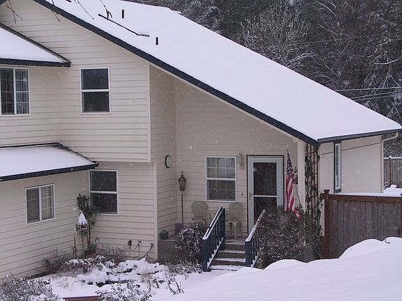 FRONT YARD WITH SNOW