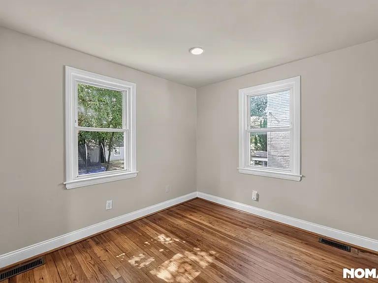8507 Potomac Ave — Photo 22