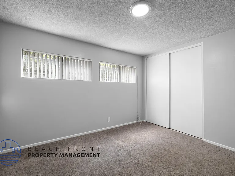 745-747 Venice Way — Photo 9