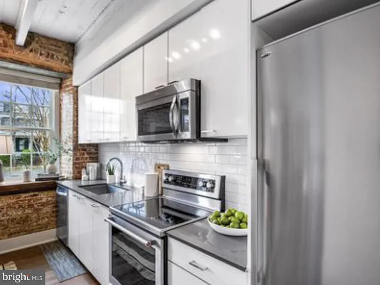 515 N Washington St #203 — Photo 4