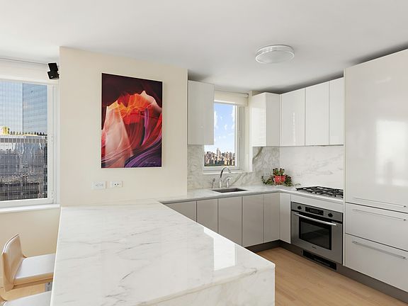 4th image of 322 W 57th St APT 43H