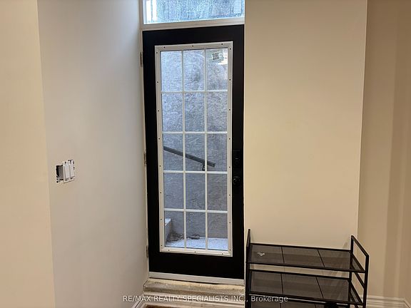 3rd image of 1351 Queens Plate Rd