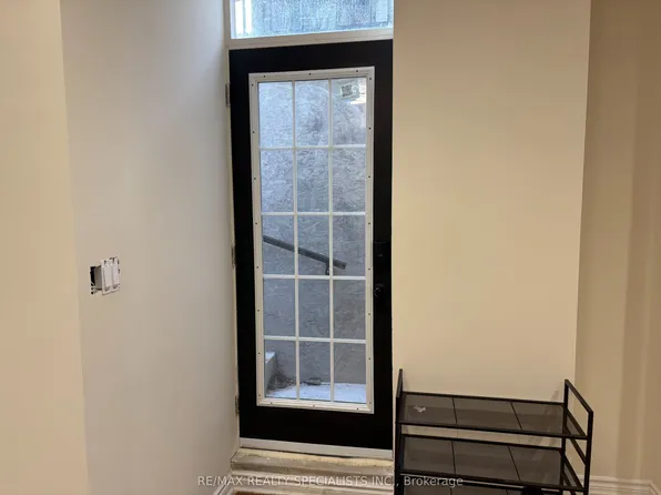 1351 Queens Plate Rd, Oakville, ON L6M 5L5