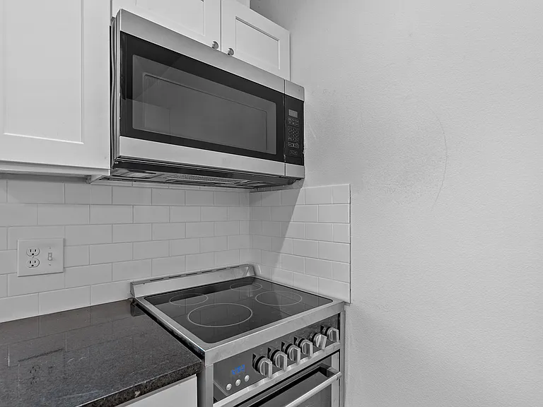 306 E 30th St #109 — Photo 13
