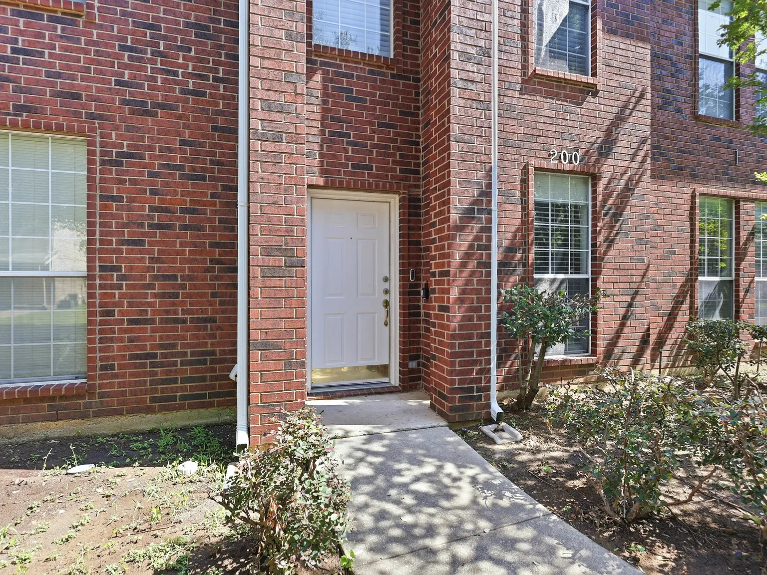 3 bed, 1533 sqft, $2,200 — Photo 2