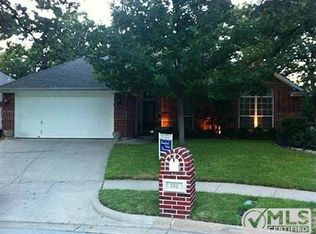 302 Cecile Ct, Arlington, TX 76013