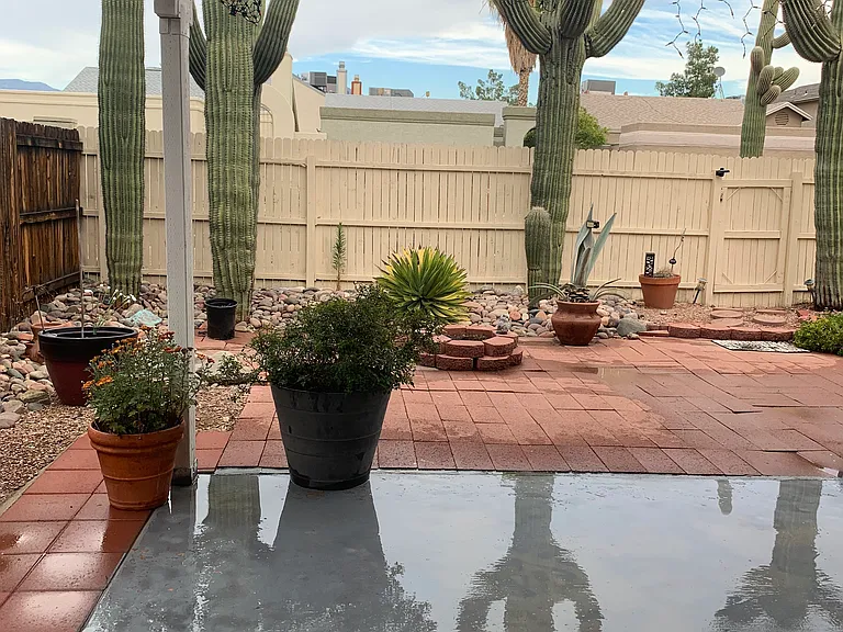 Outdoor area (connected to kitchen)