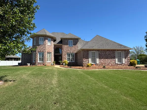 2624 Honeysuckle Ln, Tupelo, MS 38801