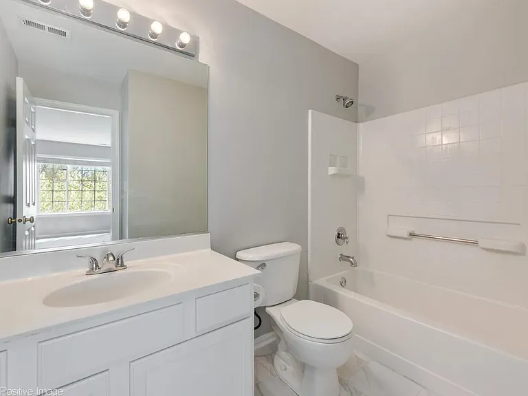 400 Cary Woods Cir — Photo 10