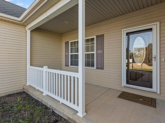 3rd image of 3903 Pebblebrook Ln