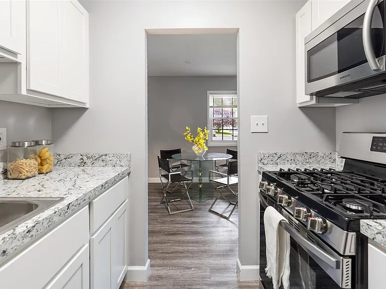 Maple View Apartments — Photo 11