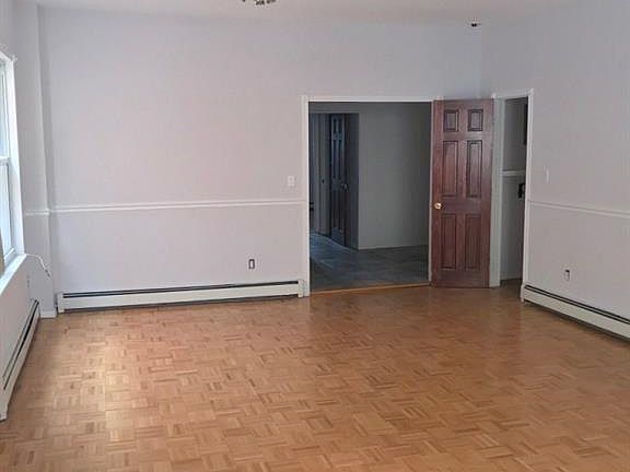 5th image of 115 Bay 7 St