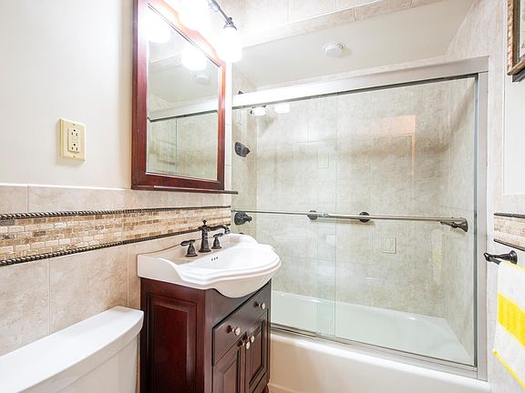 5th image of 5900 Arlington Ave APT 4T