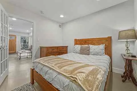 1 bed, 704 sqft, $2,500 — Photo 2