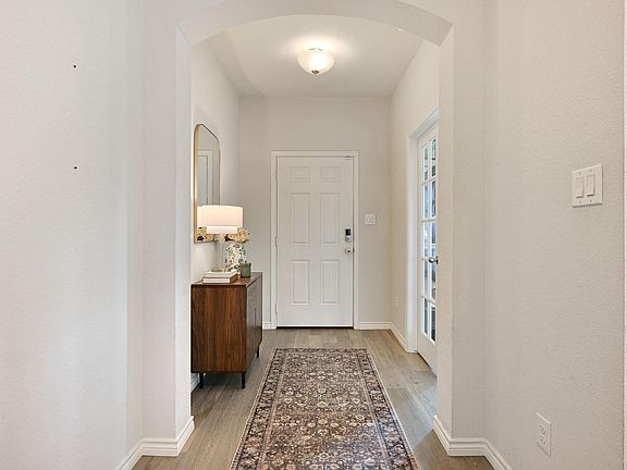 3rd image of 1917 Thorndyke Ln