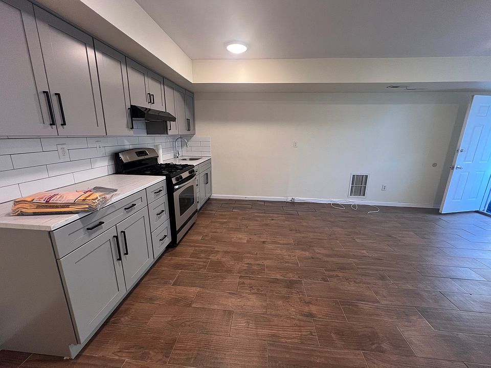 1st image of 208 Justin Ave Floor 1