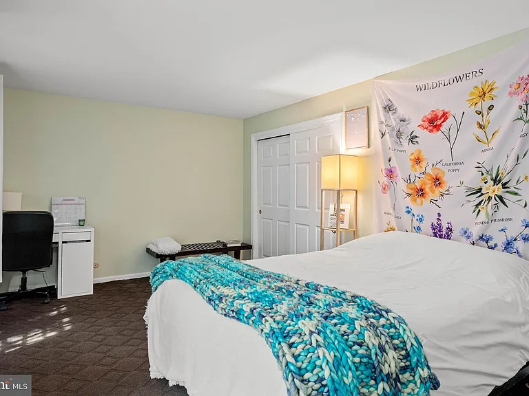 644 Robinson Ln — Photo 34
