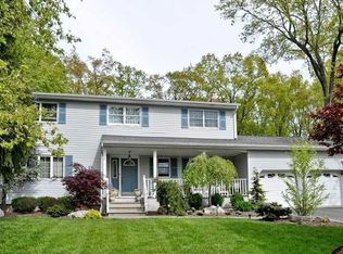 14 Warwick Rd, Edison, NJ 08820