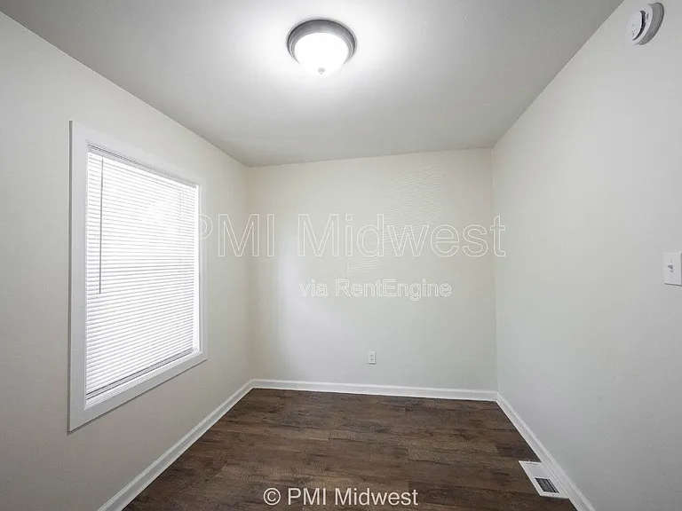 512 N Chester Ave — Photo 7