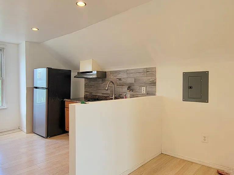 209-211 Sylvan Ave #3 — Photo 2