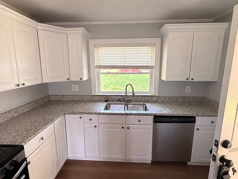 344 Groh St — Photo 7