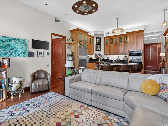 3rd image of 427 Launiu St APT 501
