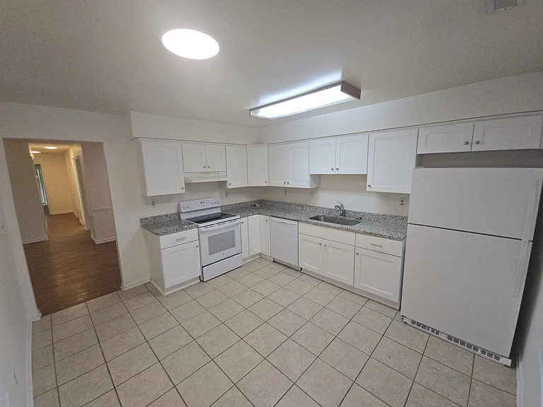 4016 Rainbow Dr — Photo 10