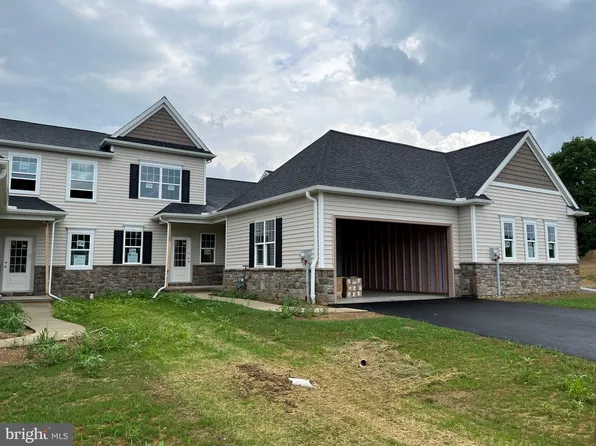 383 Meadow Rose Dr #158, Lititz, PA 17543