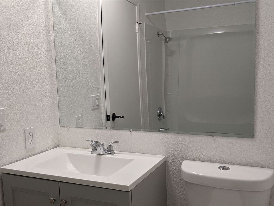 2nd image of 938 North St #9312039