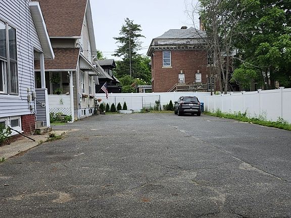 4th image of 1 Gibbs Ct
