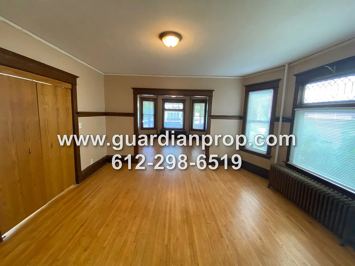 709-711 Jessamine Avenue E — Photo 2