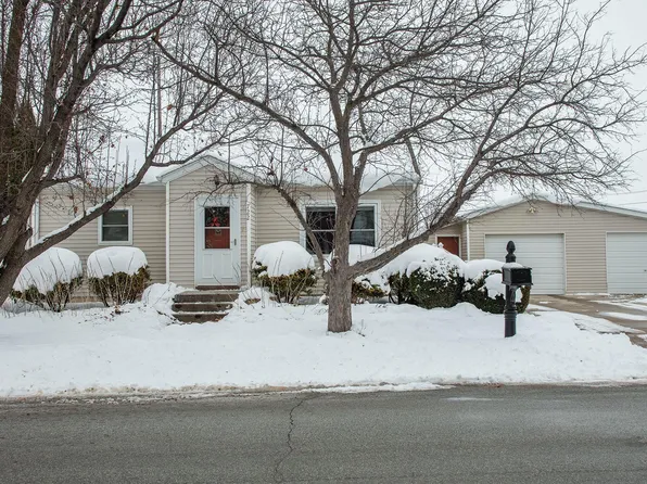 722 3rd St NW, Waverly, IA 50677