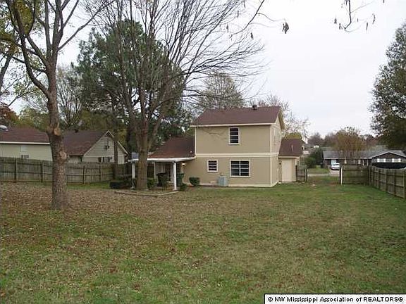 4th image of 3620 Woodland Dr