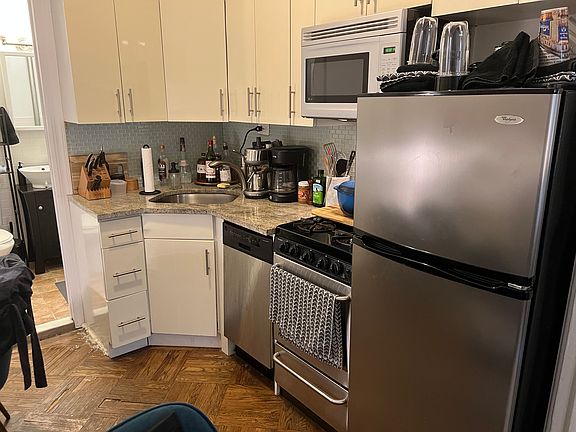 4th image of 356 W 20th St APT 1A