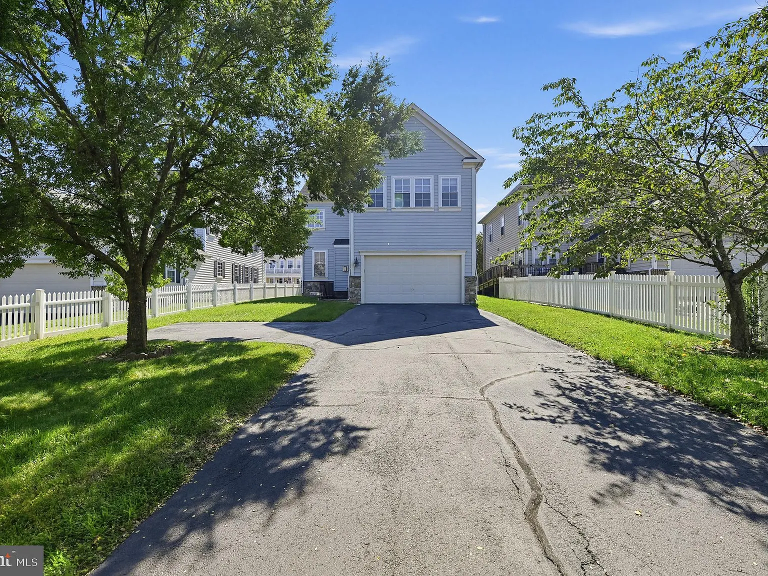 6 bed, 3.5 bath, 4145 sqft, $3,500 — Photo 3