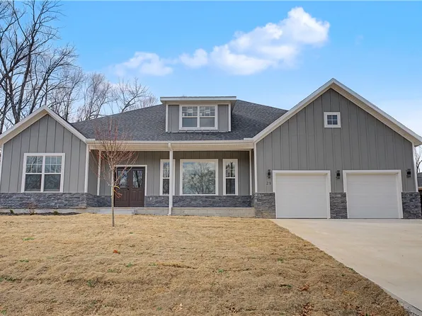 29 Selkirk Dr, Bella Vista, AR 72715